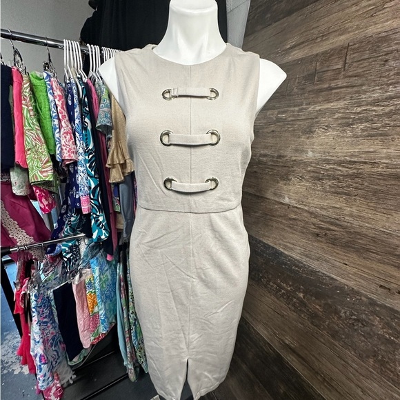 Carmen Marc Valvo Dresses & Skirts - Carmen Marc Valvo Cream Sheath Mini Dress Cap Sleeves